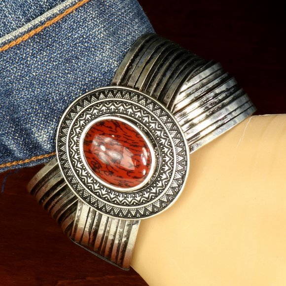 Wide Cuff Bracelet Silver Tone Premier Designs ‘Red Spice’ Stone - Picture 1 of 11